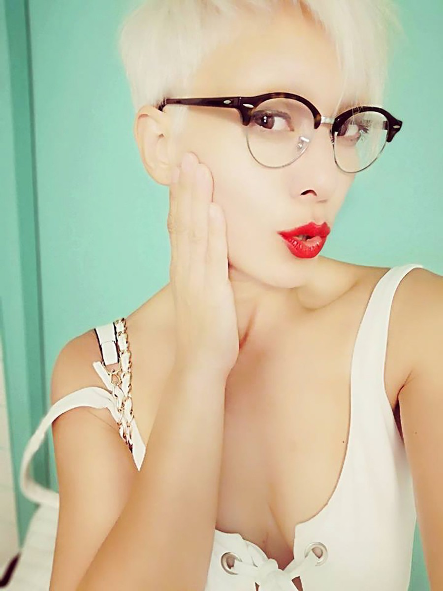 Vava Venezia Miss Selfie Self Portraits